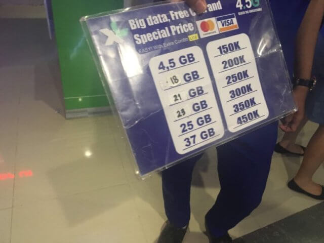 デンパサール空港で見たXLのプラン