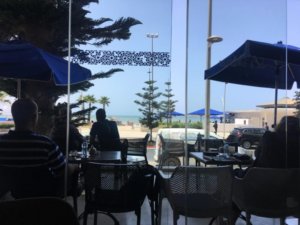 【エッサウィラノマドカフェ！】モロッコ海外ノマドにおすすめのカフェは「La Marée Mogador Cafe」