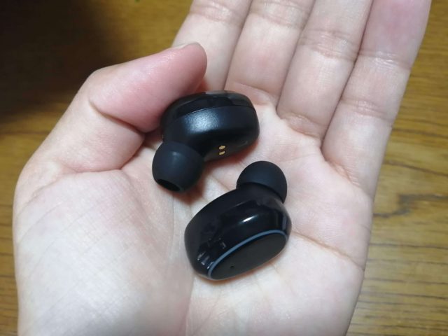 ワイヤレスイヤホン